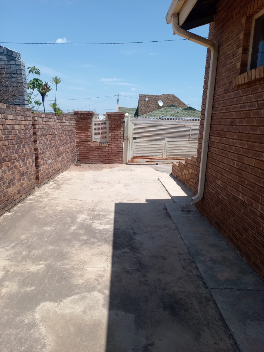 4 Bedroom Property for Sale in Mabopane Gauteng