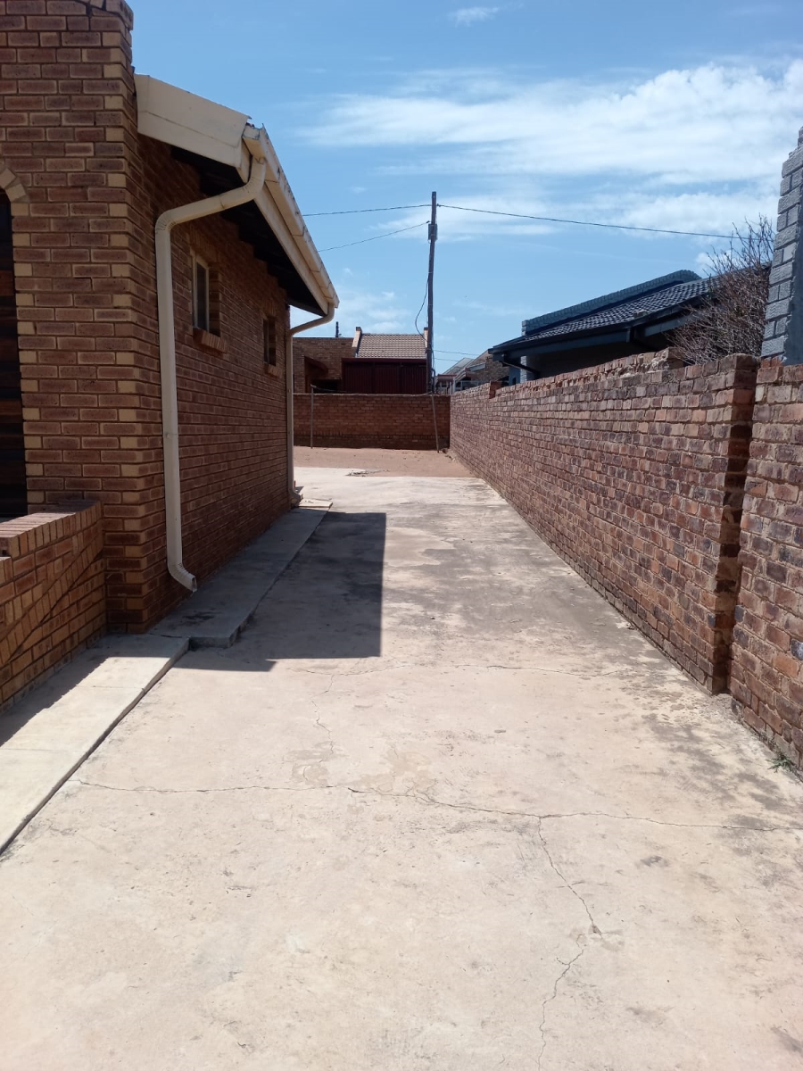 4 Bedroom Property for Sale in Mabopane Gauteng