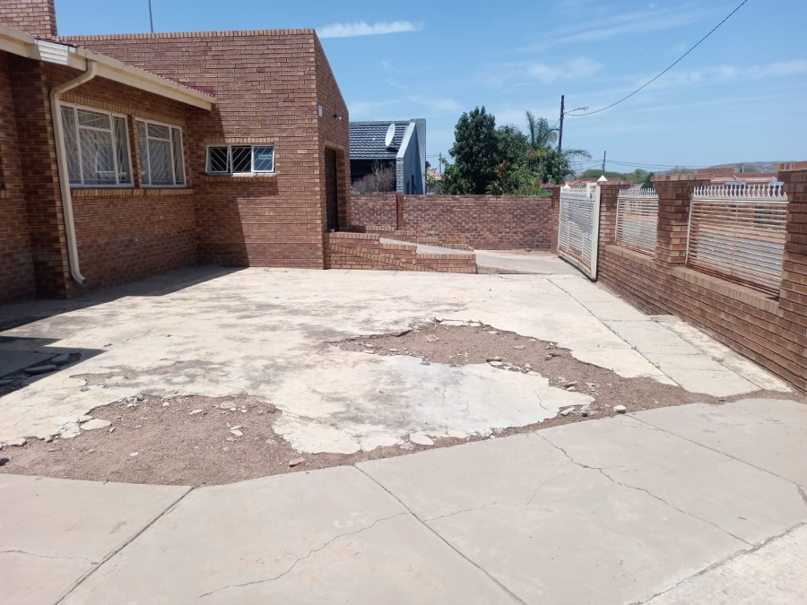 4 Bedroom Property for Sale in Mabopane Gauteng
