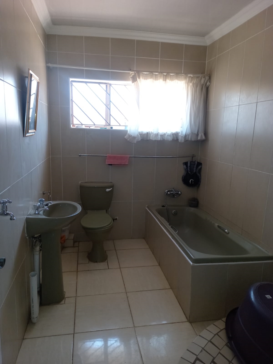 4 Bedroom Property for Sale in Mabopane Gauteng