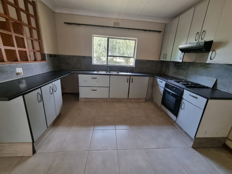 To Let 4 Bedroom Property for Rent in Eastleigh Ridge Gauteng
