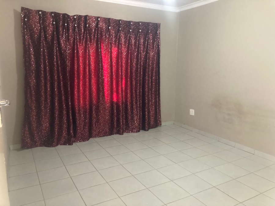 4 Bedroom Property for Sale in Lenasia South Gauteng