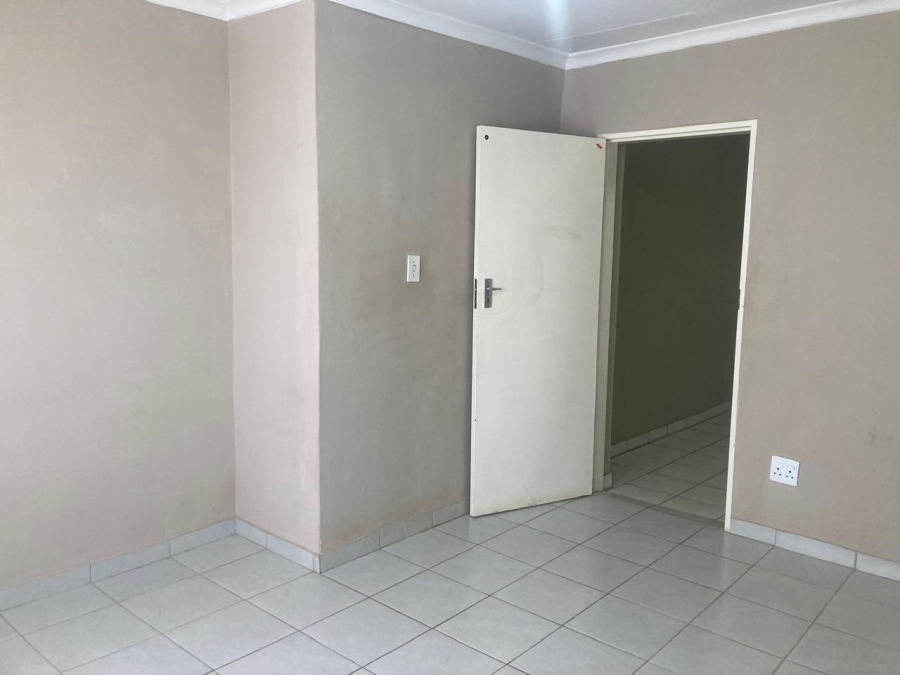 4 Bedroom Property for Sale in Lenasia South Gauteng