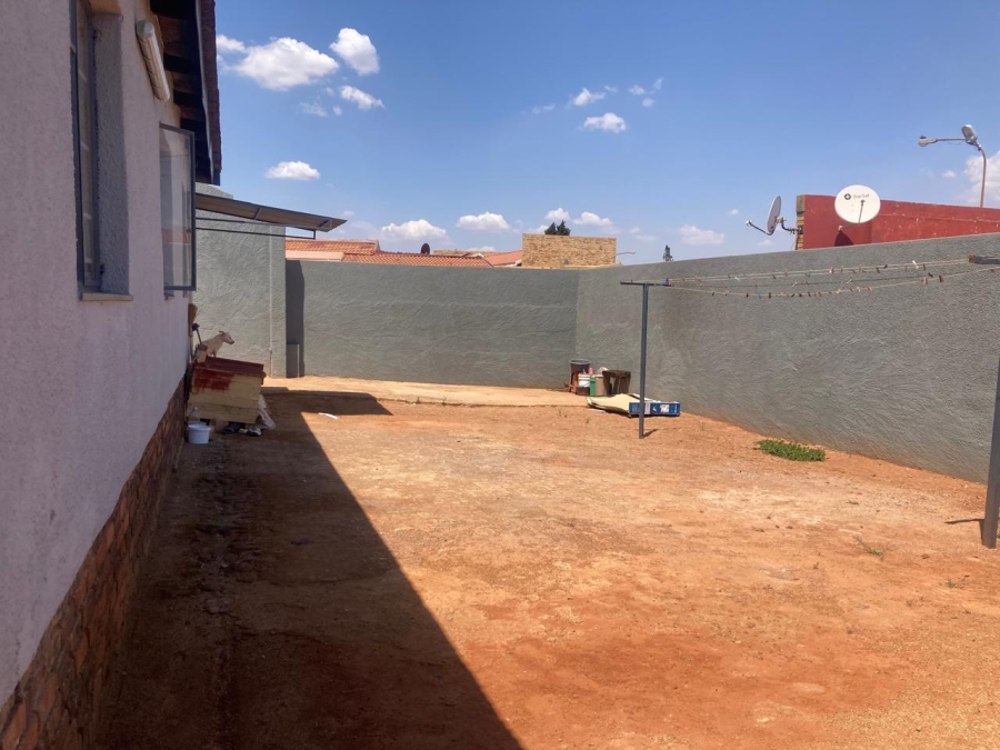 4 Bedroom Property for Sale in Lenasia South Gauteng