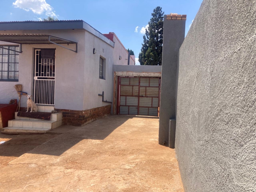 4 Bedroom Property for Sale in Lenasia South Gauteng