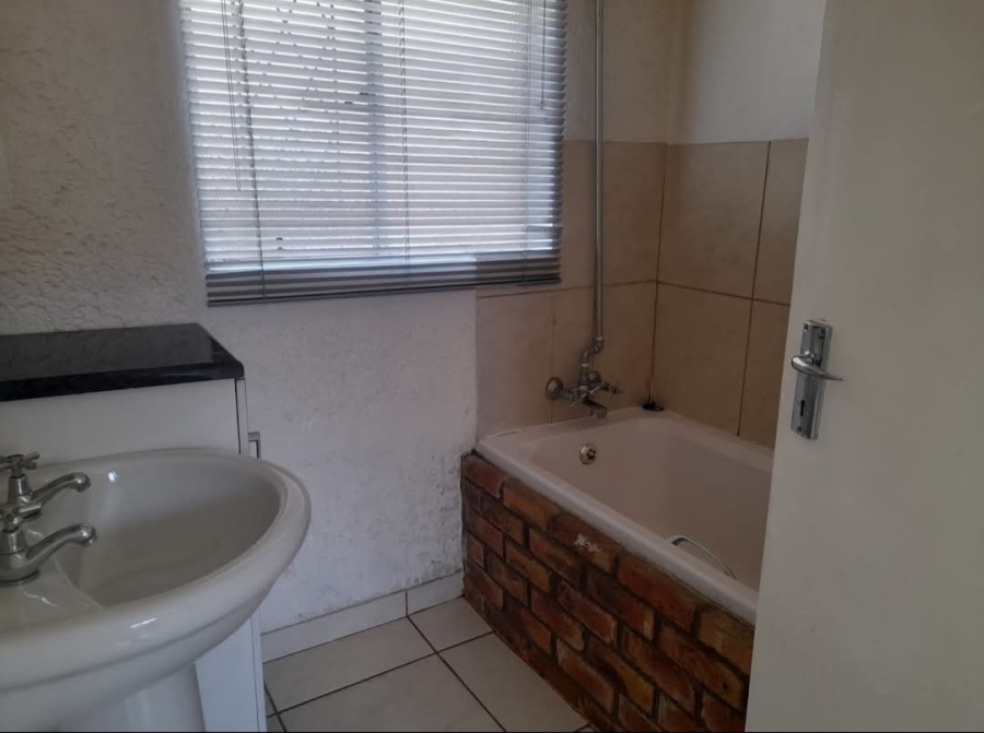 2 Bedroom Property for Sale in Selection Park Gauteng