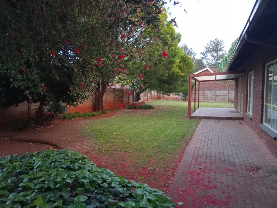 To Let 3 Bedroom Property for Rent in Petersfield Gauteng