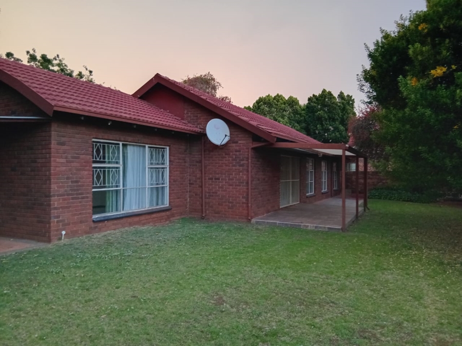 To Let 3 Bedroom Property for Rent in Petersfield Gauteng