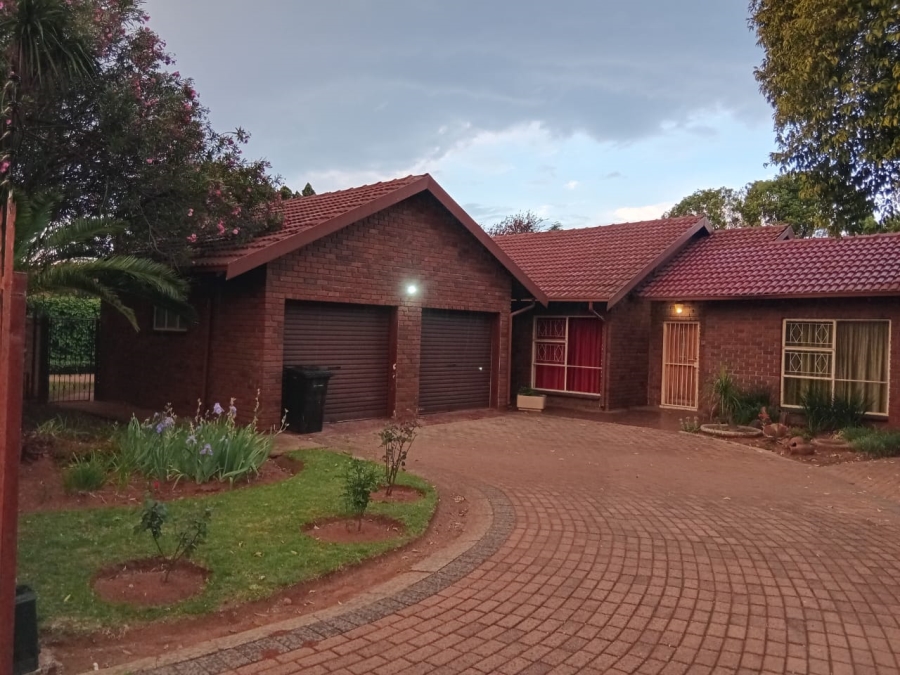 To Let 3 Bedroom Property for Rent in Petersfield Gauteng