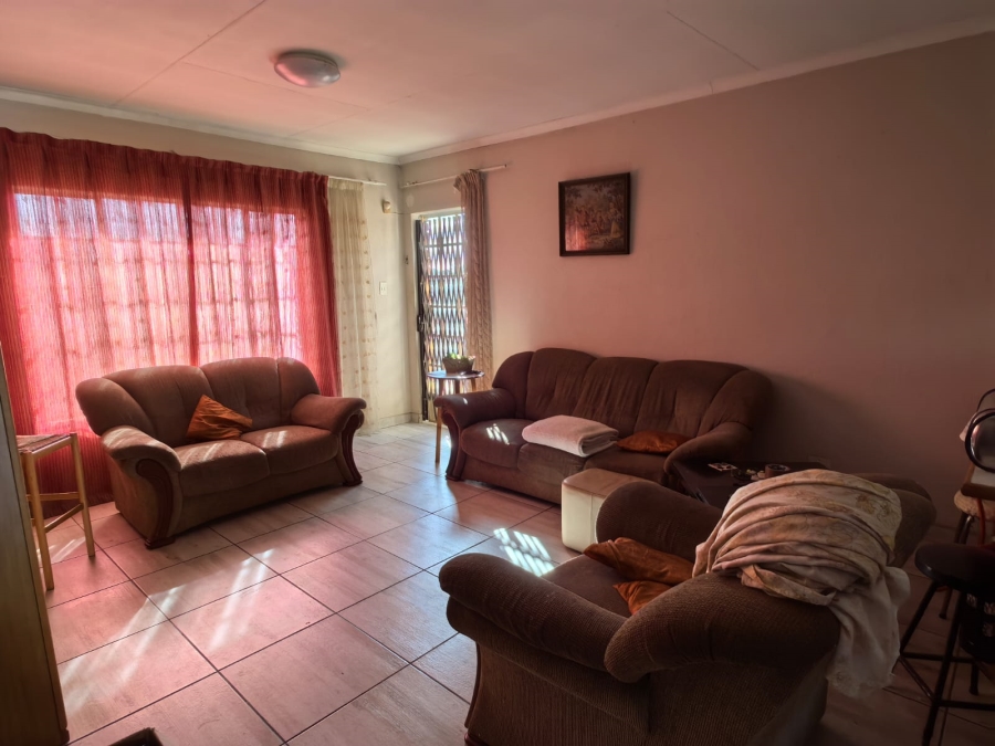 3 Bedroom Property for Sale in Dunnottar Gauteng