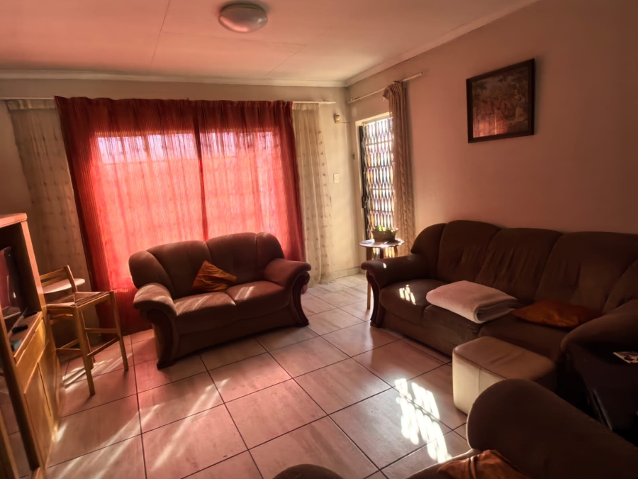 3 Bedroom Property for Sale in Dunnottar Gauteng