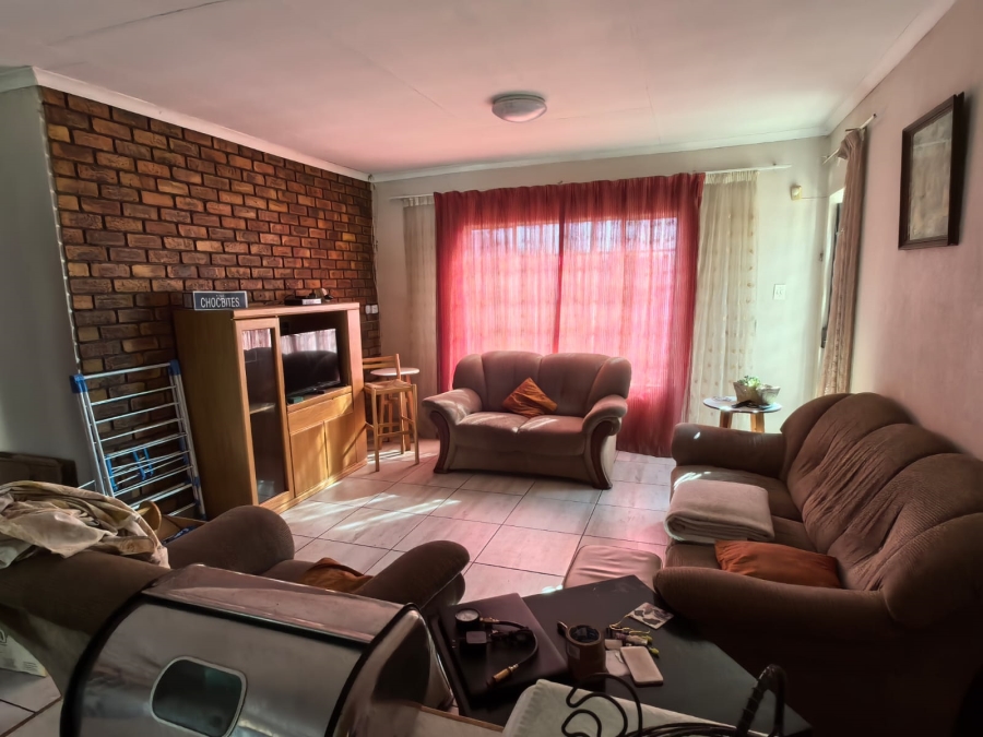 3 Bedroom Property for Sale in Dunnottar Gauteng