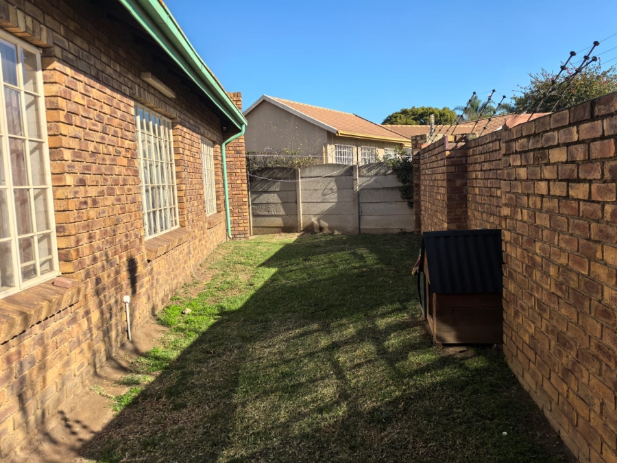 3 Bedroom Property for Sale in Dunnottar Gauteng
