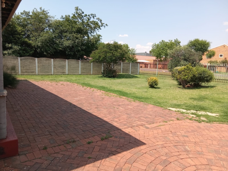 To Let 3 Bedroom Property for Rent in Dersley Gauteng