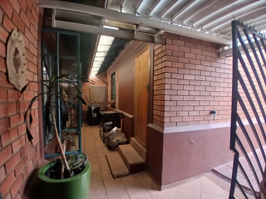 3 Bedroom Property for Sale in Die Hoewes Gauteng
