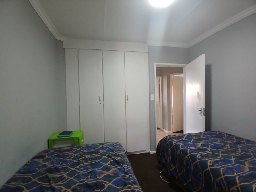 3 Bedroom Property for Sale in Die Hoewes Gauteng