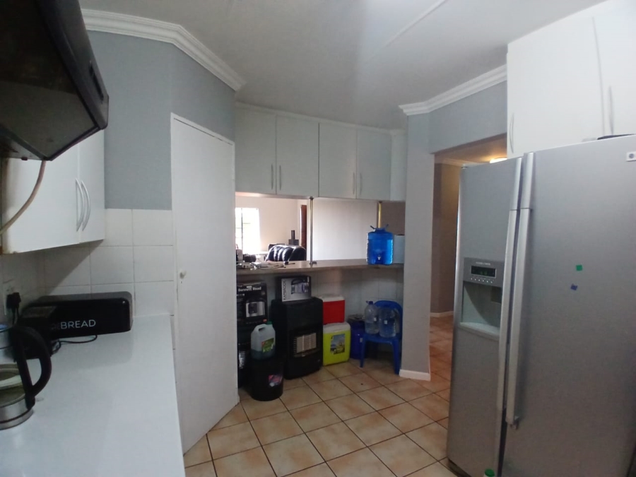 3 Bedroom Property for Sale in Die Hoewes Gauteng