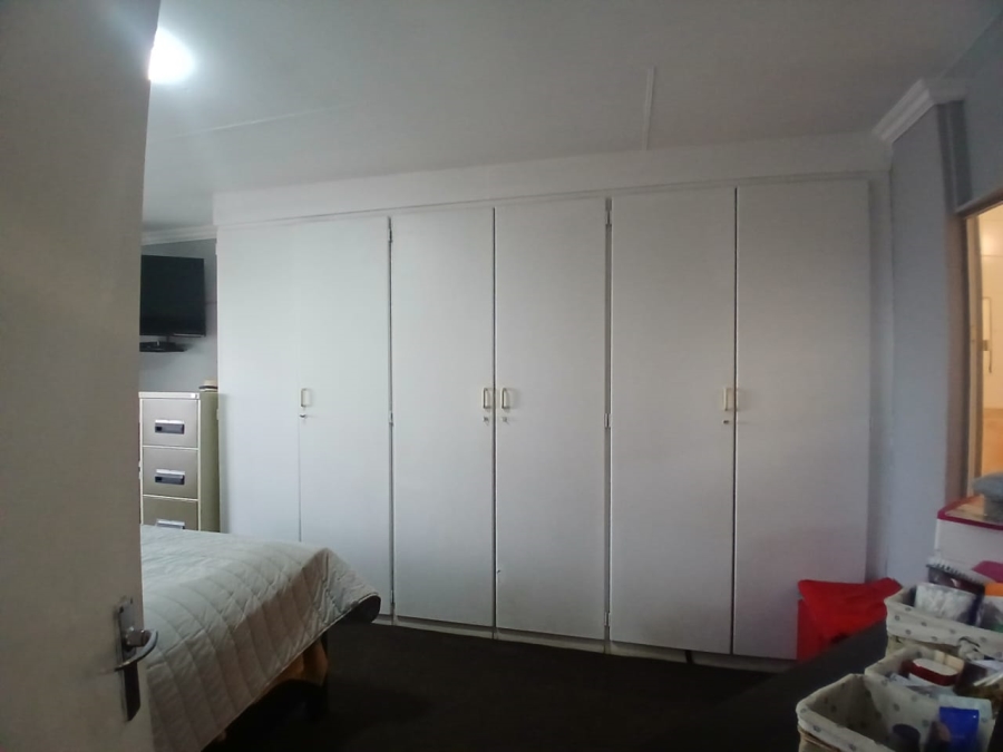 3 Bedroom Property for Sale in Die Hoewes Gauteng