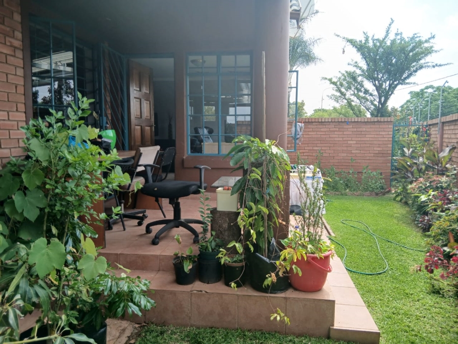 3 Bedroom Property for Sale in Die Hoewes Gauteng