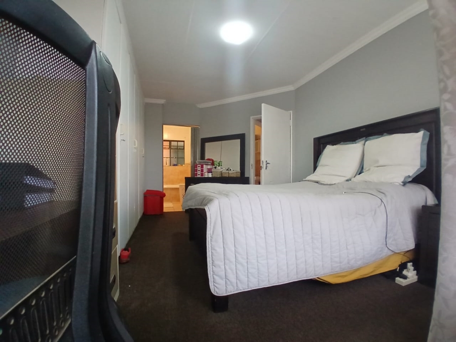 3 Bedroom Property for Sale in Die Hoewes Gauteng