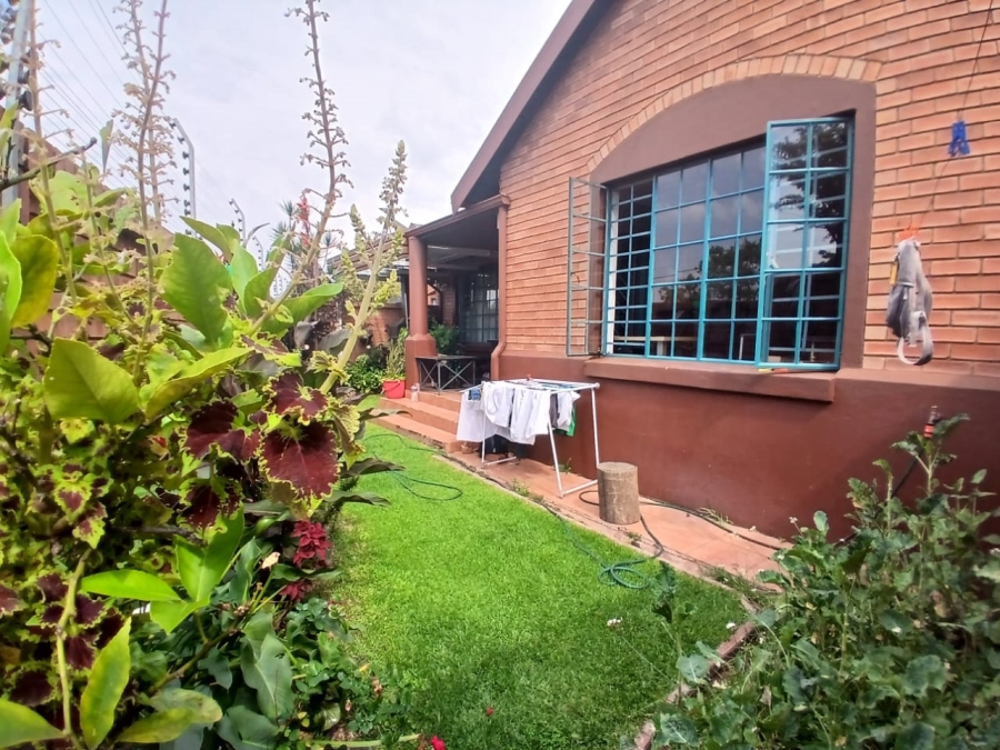 3 Bedroom Property for Sale in Die Hoewes Gauteng