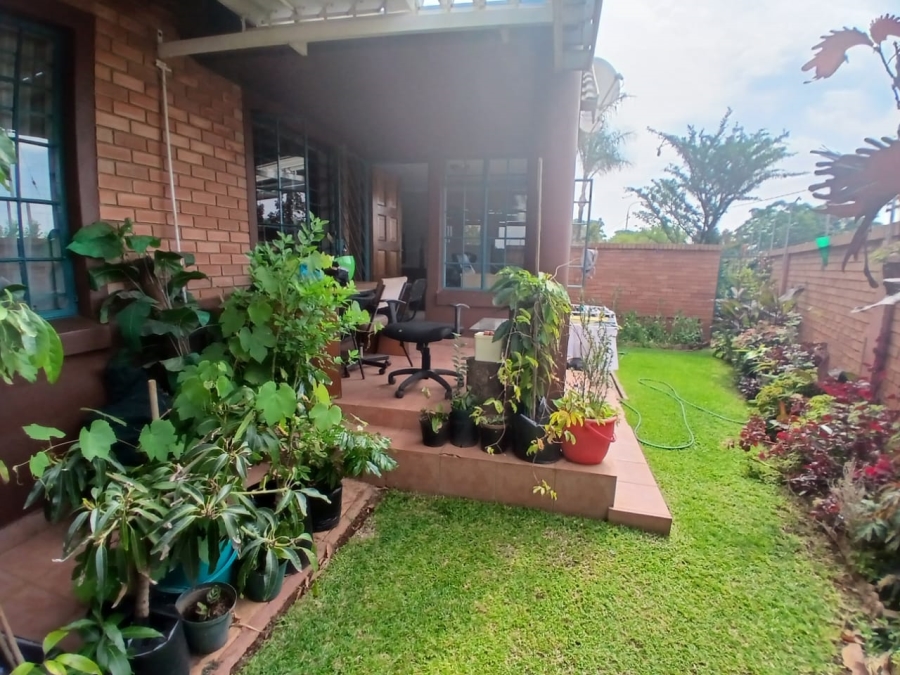 3 Bedroom Property for Sale in Die Hoewes Gauteng