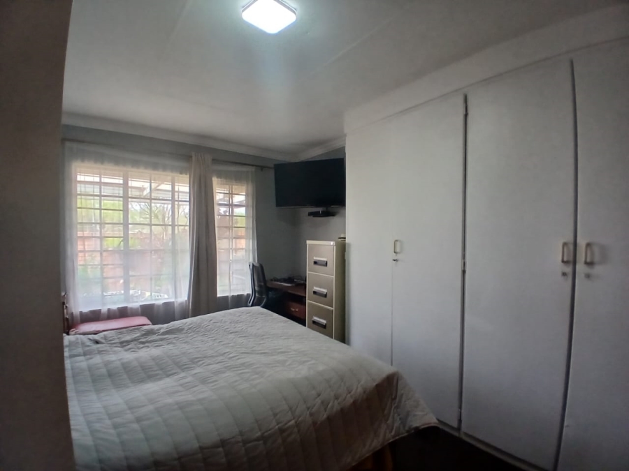3 Bedroom Property for Sale in Die Hoewes Gauteng