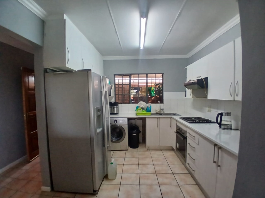 3 Bedroom Property for Sale in Die Hoewes Gauteng