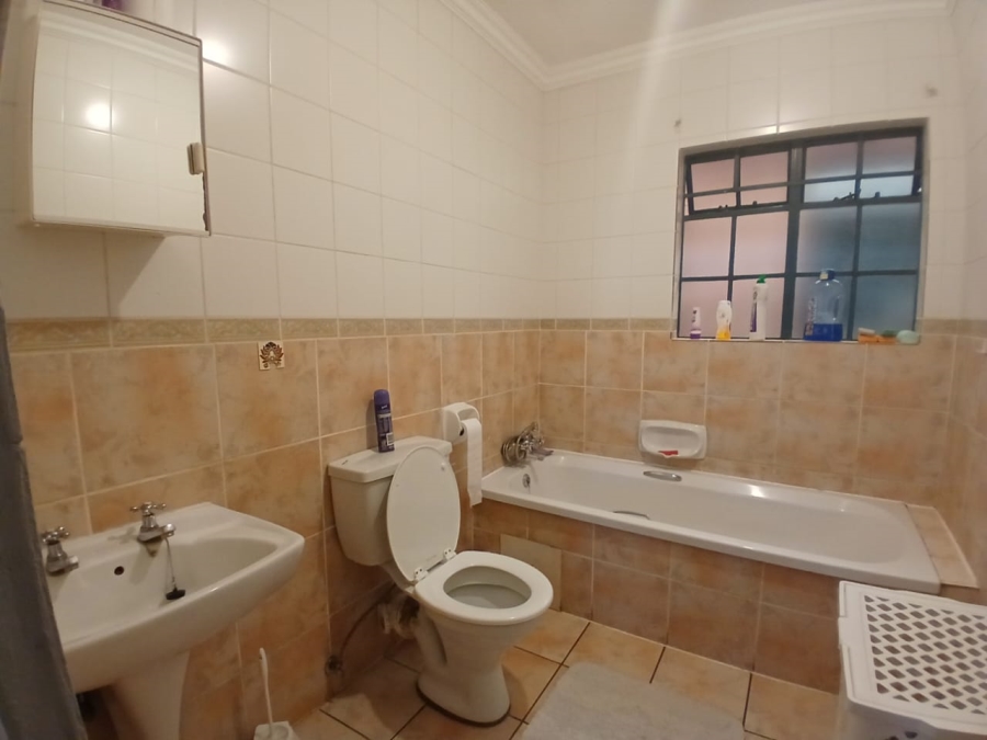 3 Bedroom Property for Sale in Die Hoewes Gauteng