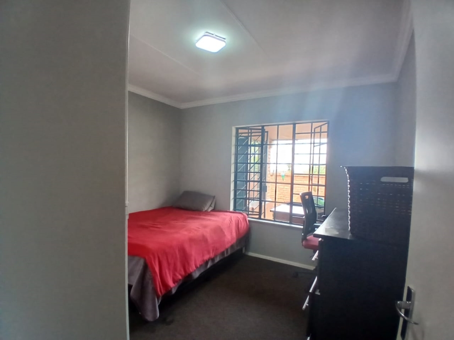 3 Bedroom Property for Sale in Die Hoewes Gauteng