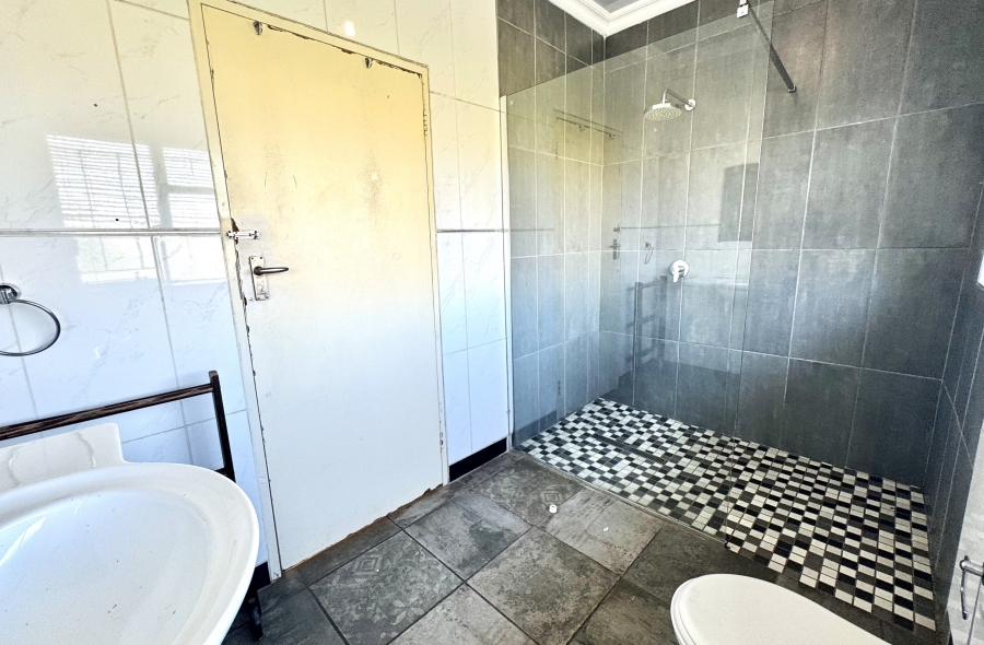 7 Bedroom Property for Sale in Lukasrand Gauteng