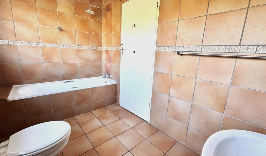 7 Bedroom Property for Sale in Lukasrand Gauteng
