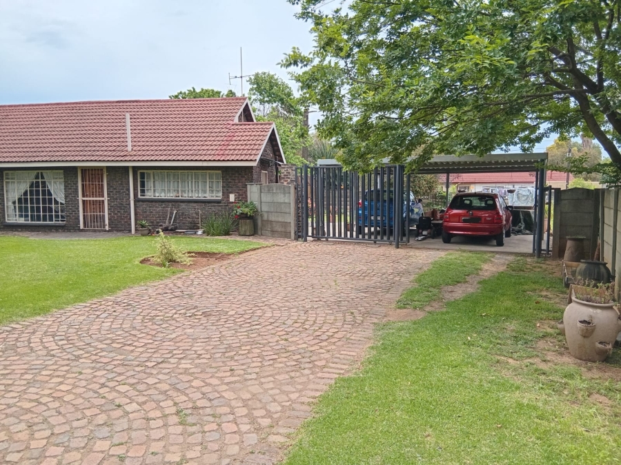 3 Bedroom Property for Sale in Geduld Gauteng