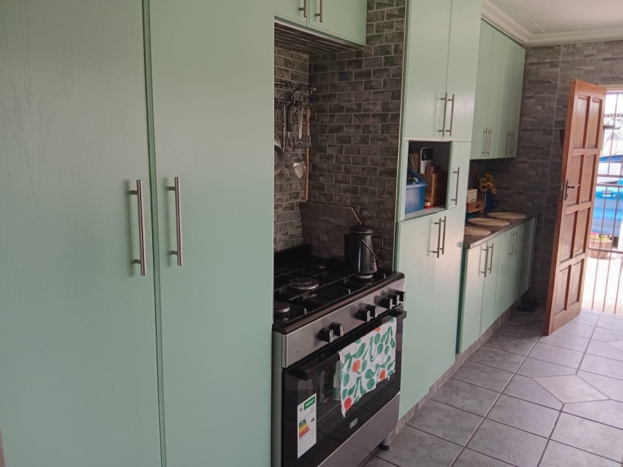 3 Bedroom Property for Sale in Geduld Gauteng