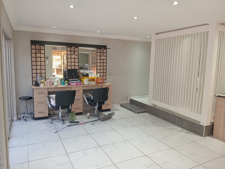 To Let 4 Bedroom Property for Rent in Petersfield Gauteng