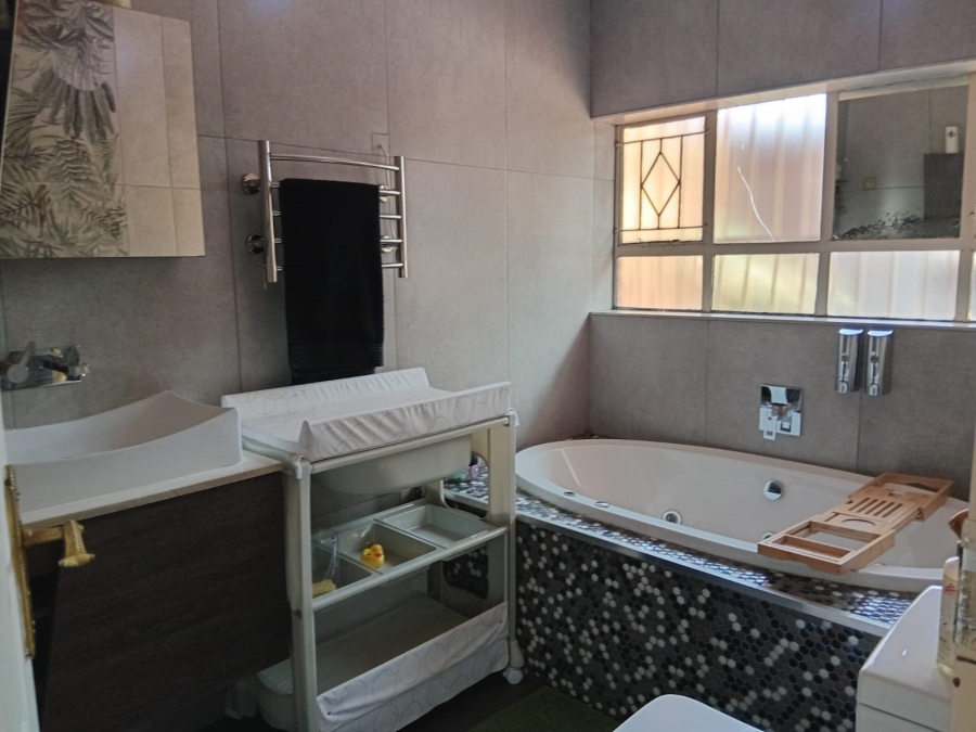 To Let 4 Bedroom Property for Rent in Petersfield Gauteng