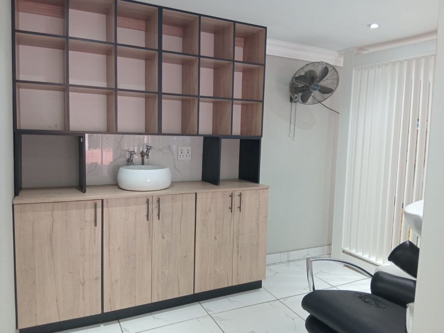 To Let 4 Bedroom Property for Rent in Petersfield Gauteng