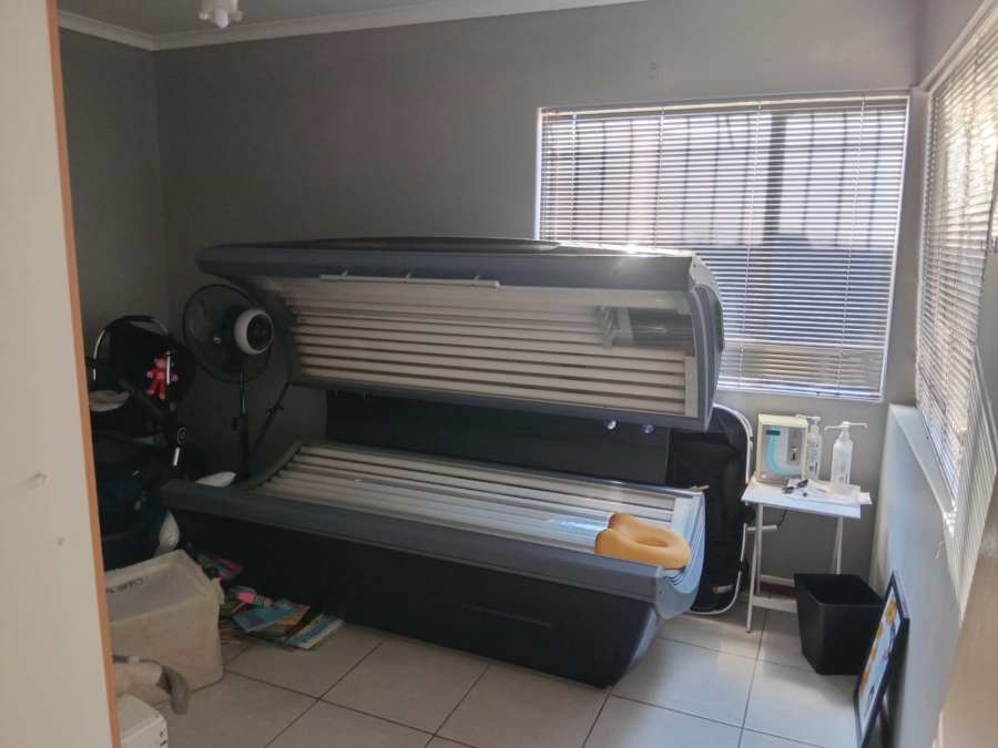 To Let 4 Bedroom Property for Rent in Petersfield Gauteng