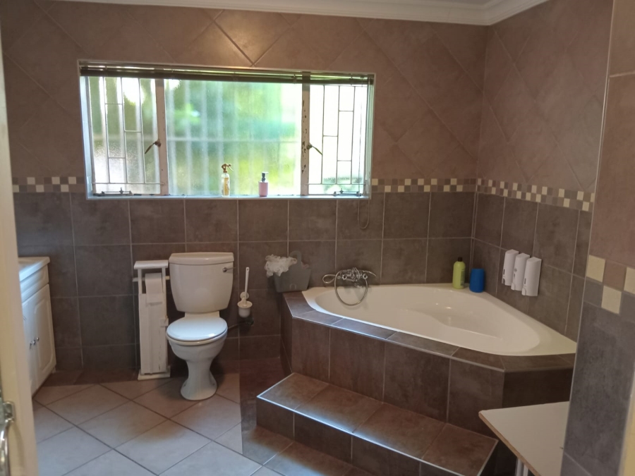To Let 4 Bedroom Property for Rent in Petersfield Gauteng