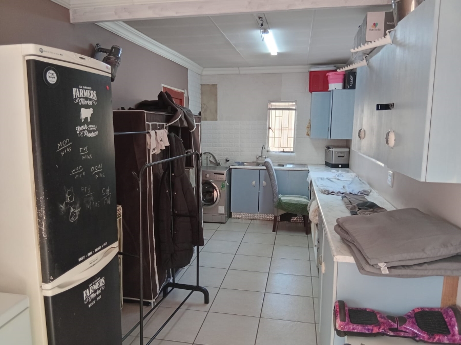 To Let 4 Bedroom Property for Rent in Petersfield Gauteng