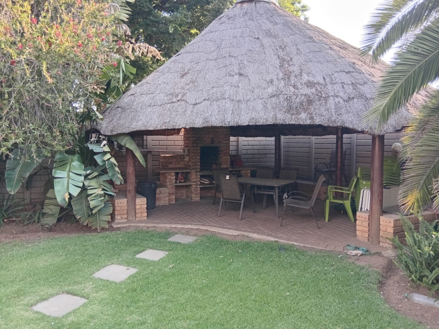 To Let 4 Bedroom Property for Rent in Petersfield Gauteng