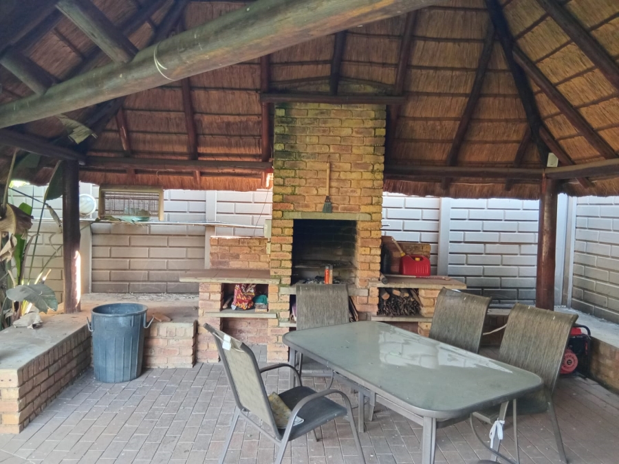 To Let 4 Bedroom Property for Rent in Petersfield Gauteng