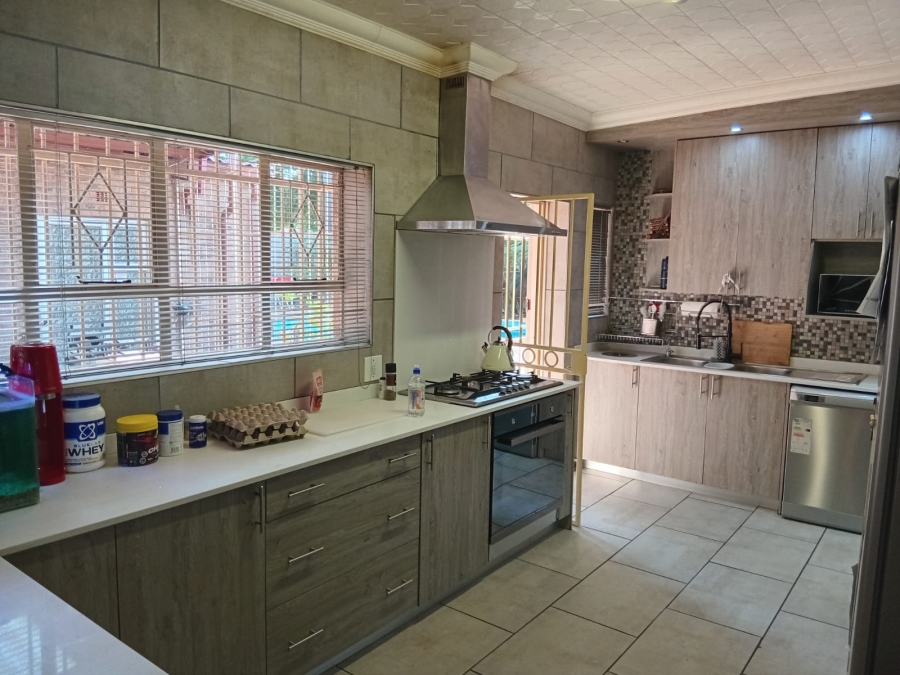 To Let 4 Bedroom Property for Rent in Petersfield Gauteng