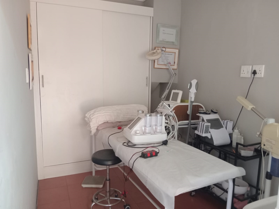 To Let 4 Bedroom Property for Rent in Petersfield Gauteng