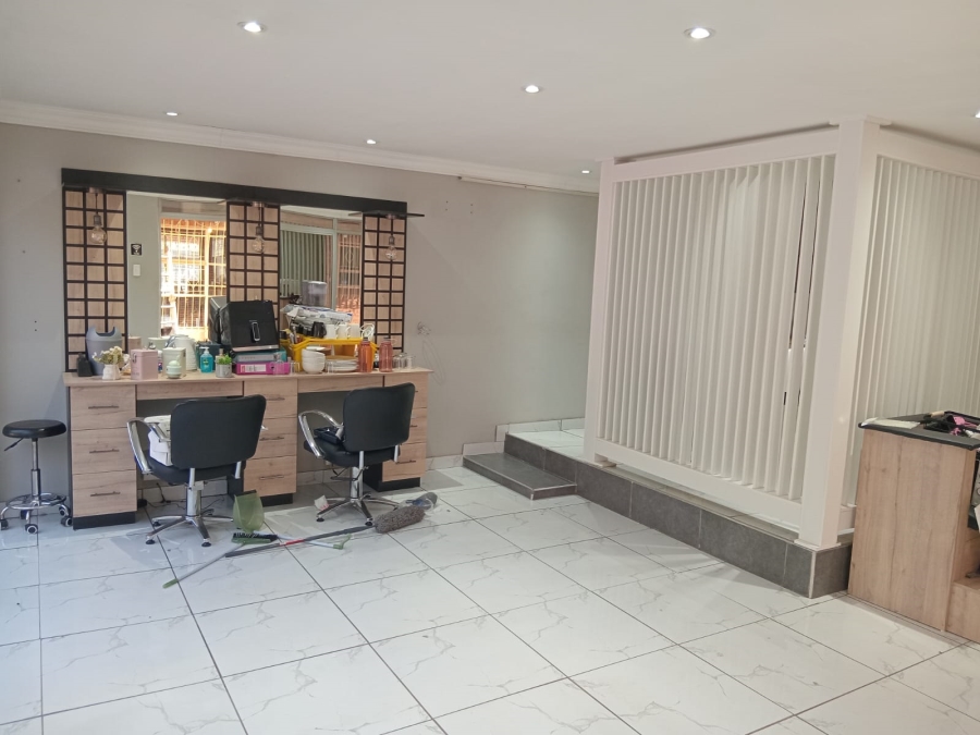 To Let 4 Bedroom Property for Rent in Petersfield Gauteng