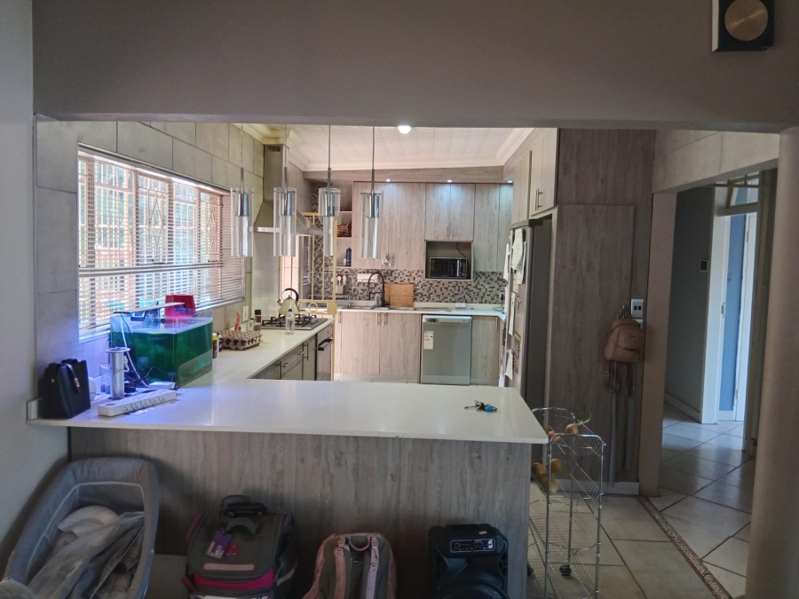 To Let 4 Bedroom Property for Rent in Petersfield Gauteng