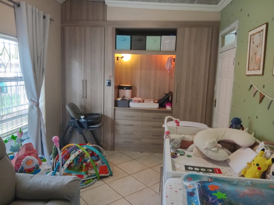 To Let 4 Bedroom Property for Rent in Petersfield Gauteng