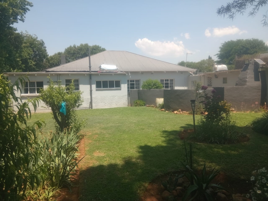 To Let 3 Bedroom Property for Rent in Selection Park Gauteng