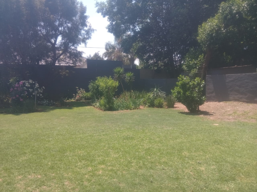To Let 3 Bedroom Property for Rent in Selection Park Gauteng