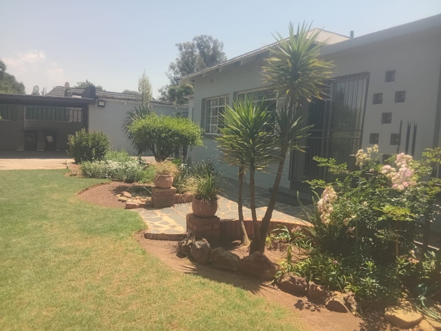 To Let 3 Bedroom Property for Rent in Selection Park Gauteng